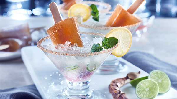 Paleta de tamarindo sobre margarita