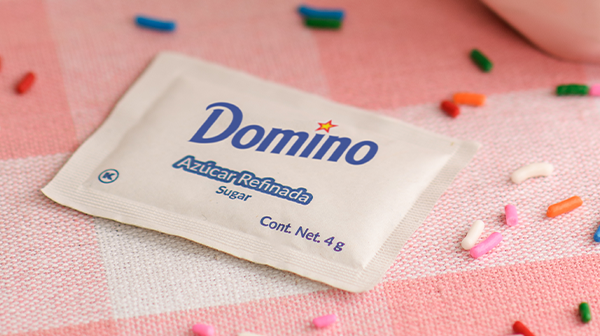 Pastel de vainilla en taza