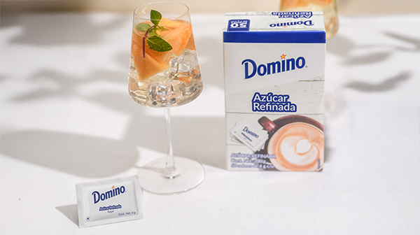 Sangría blanca de melón con menta