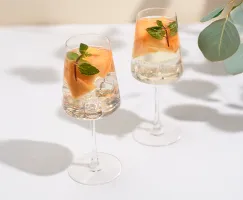 Sangría blanca de melón con menta